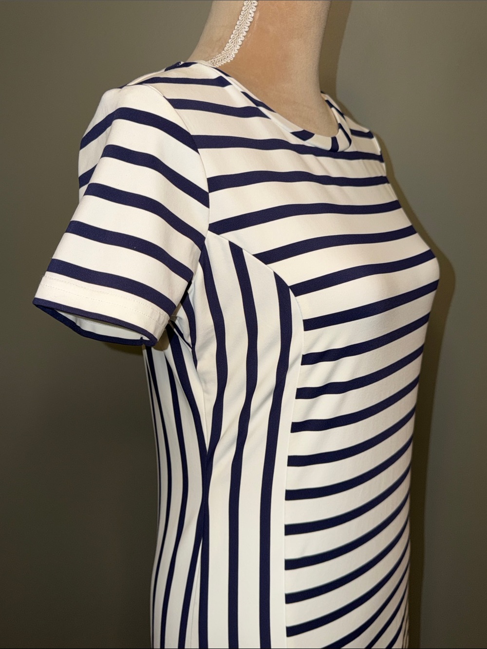 Southern Tide Pippa Navy and White Striped Short-Sleeve Performance Dress Size S - Picture 5 of 9